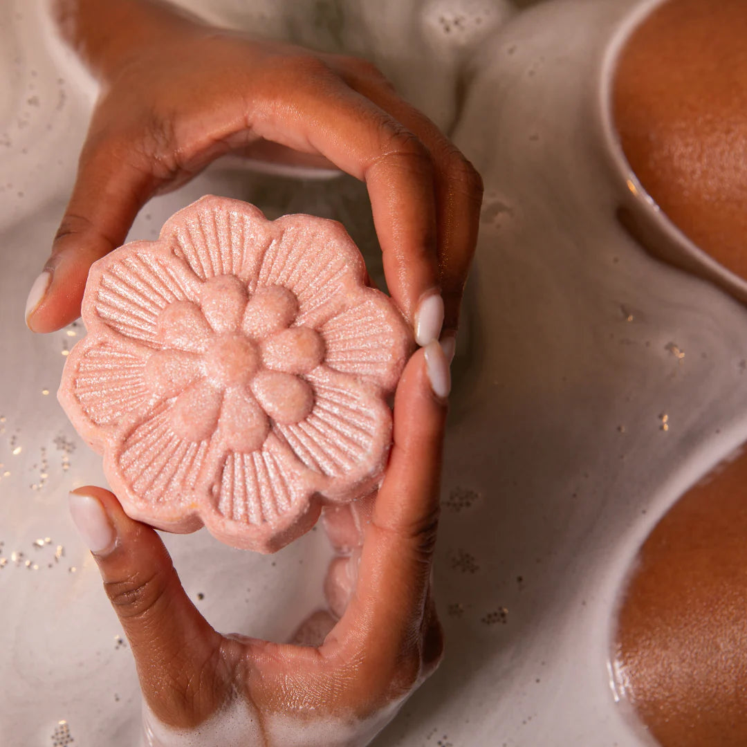 White Blossom & Fig Moisturizing Bath Bomb