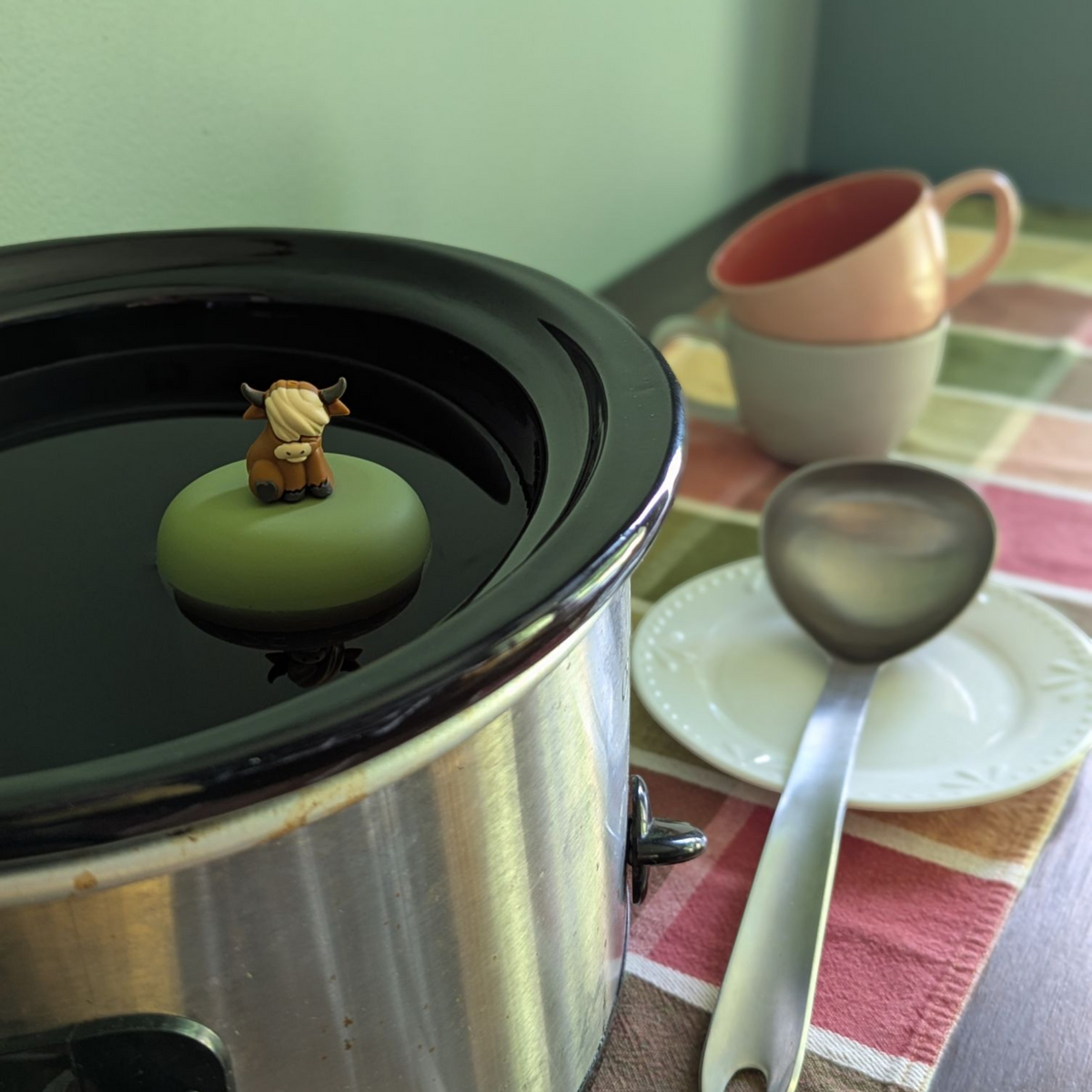 Brown Highland Cow | Pitcher Tea Infuser | Green Base |Brown
