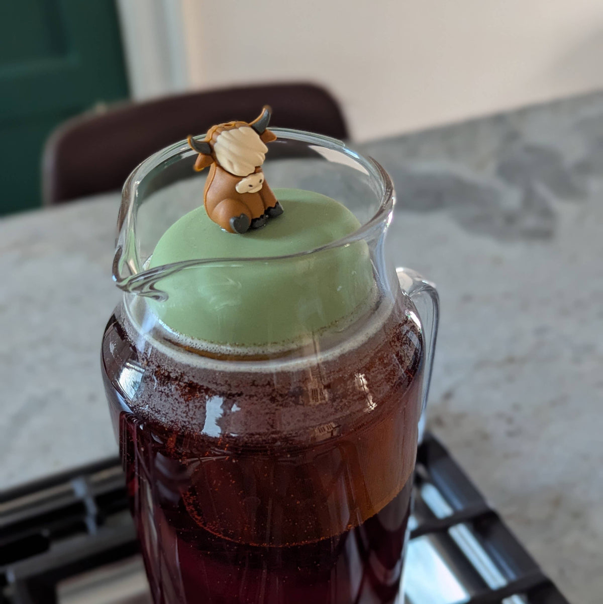 Brown Highland Cow | Pitcher Tea Infuser | Green Base |Brown