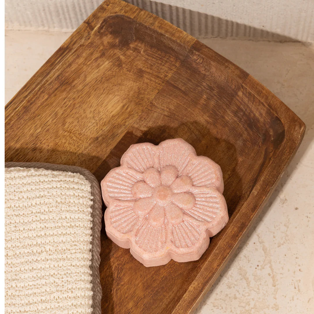 White Blossom & Fig Moisturizing Bath Bomb