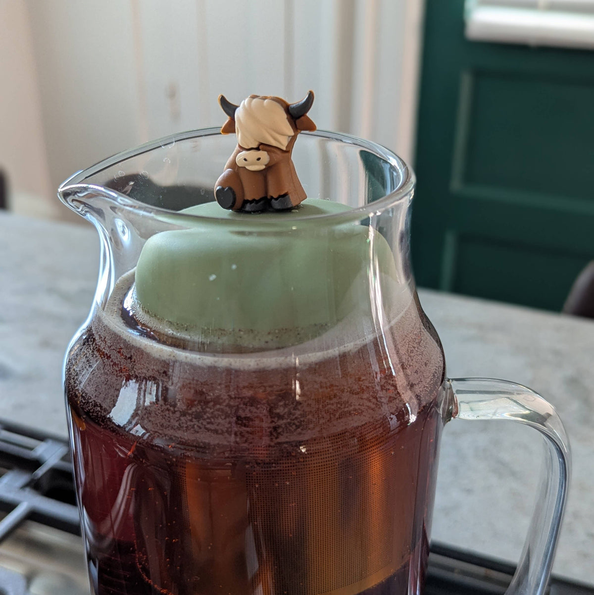 Brown Highland Cow | Pitcher Tea Infuser | Green Base |Brown