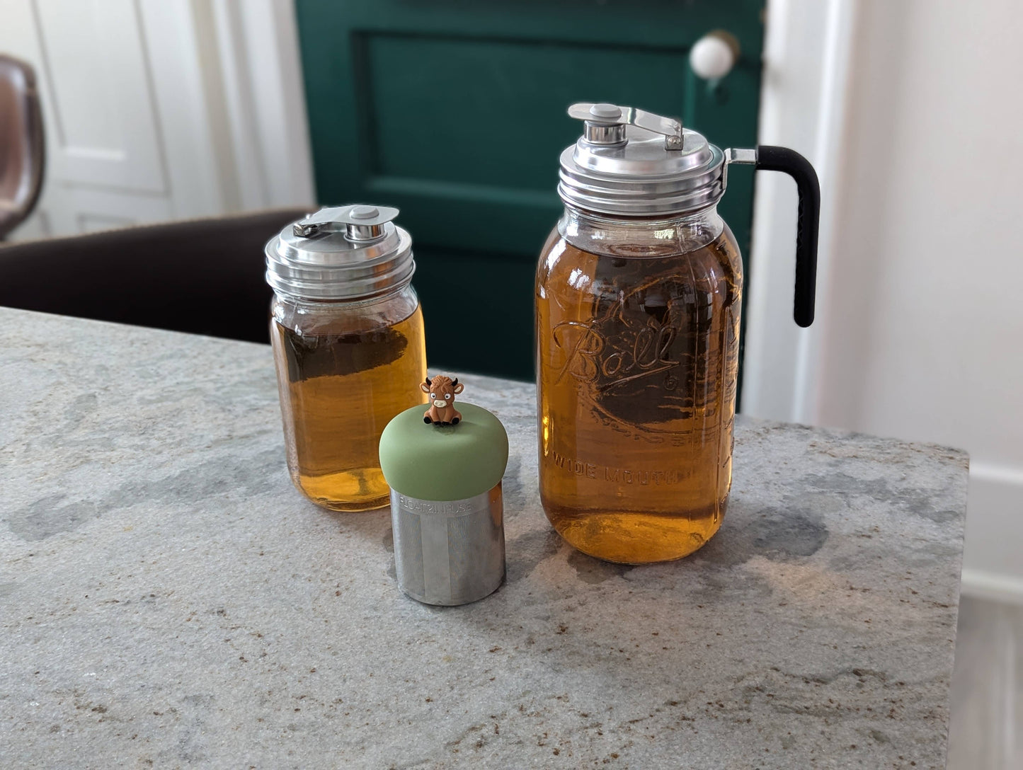 Baby Highland Cow | Large Floating Tea Infuser | Green Base