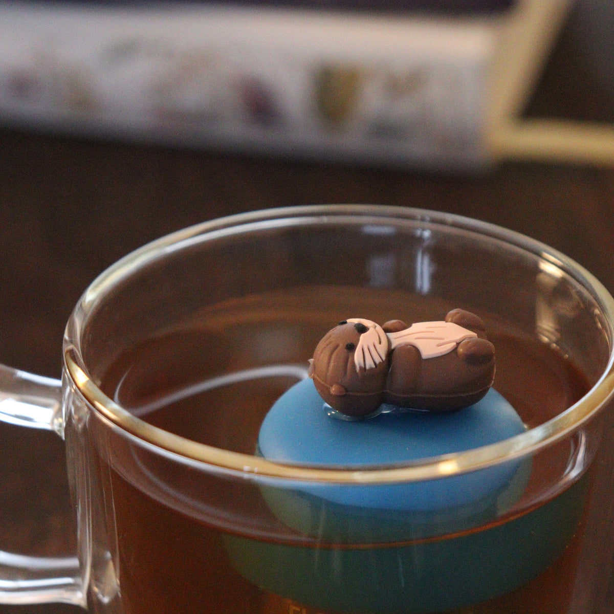 Otter | Floating Tea Infuser | Blue Base | Brown Otter